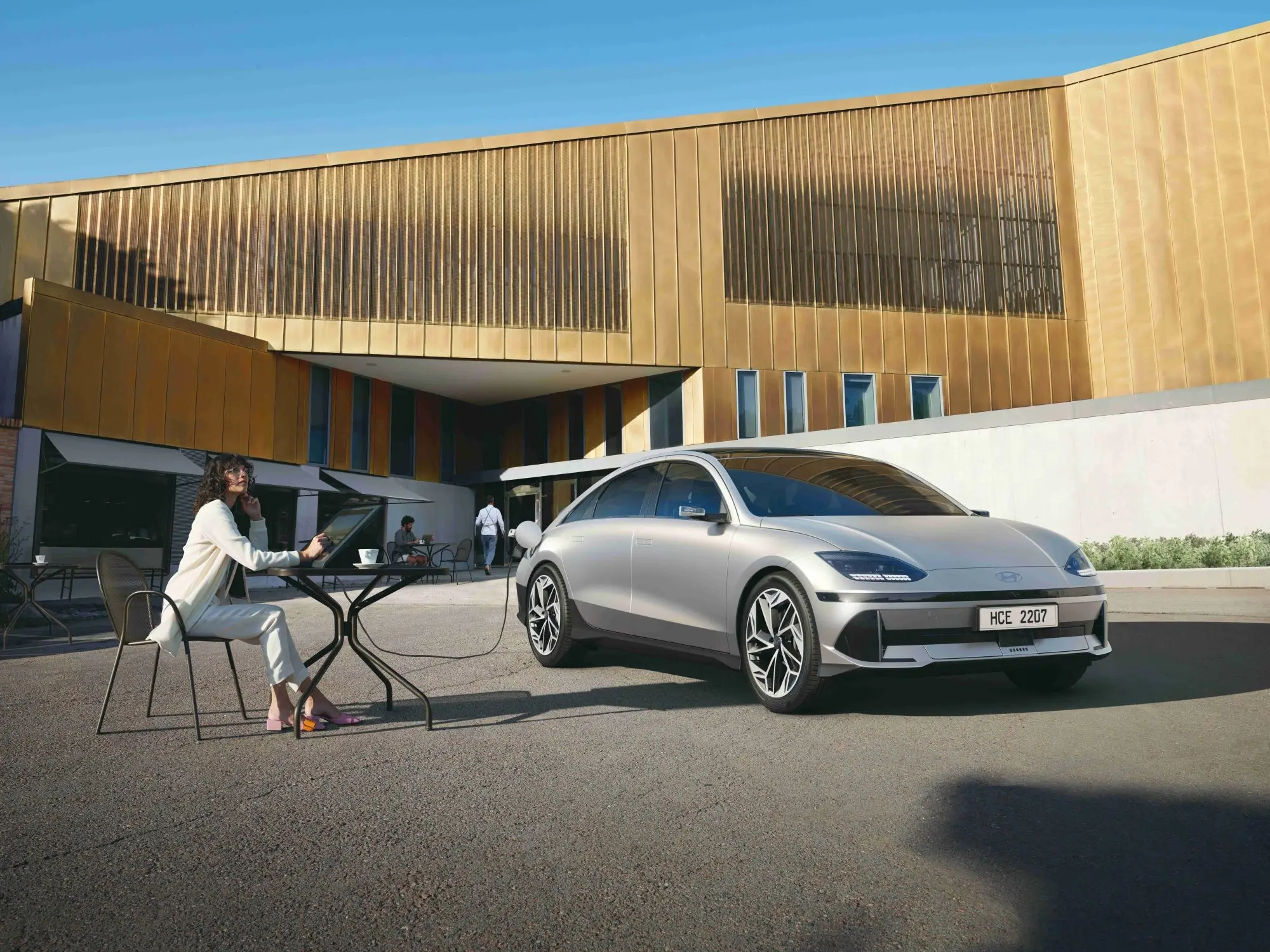 ioniq6-ce-highlights-gallery-01-right-quarter-outs