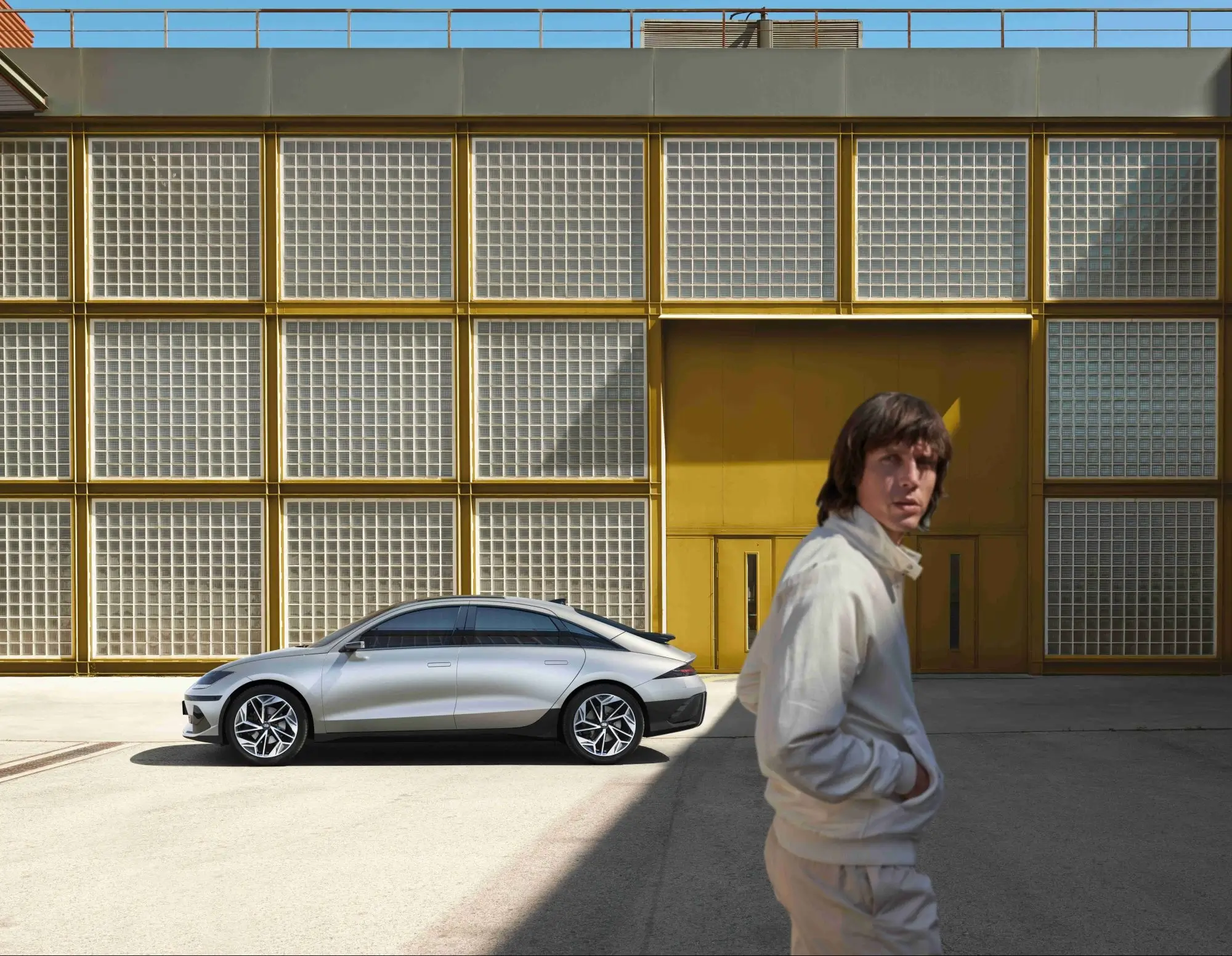 ioniq6-ce-highlights-gallery-04-left-side-view-wit